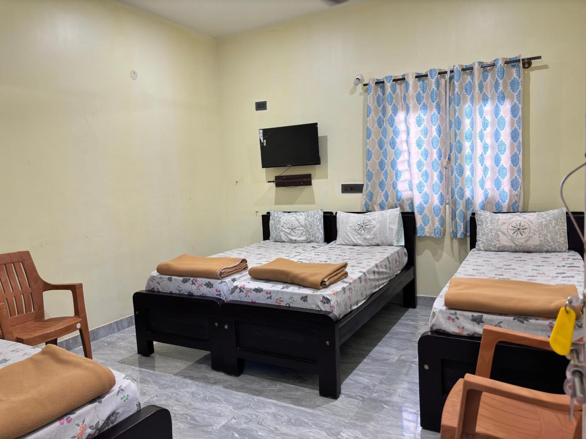 Chikmagalūr Sri Siri Lodge And Hotel מראה חיצוני תמונה