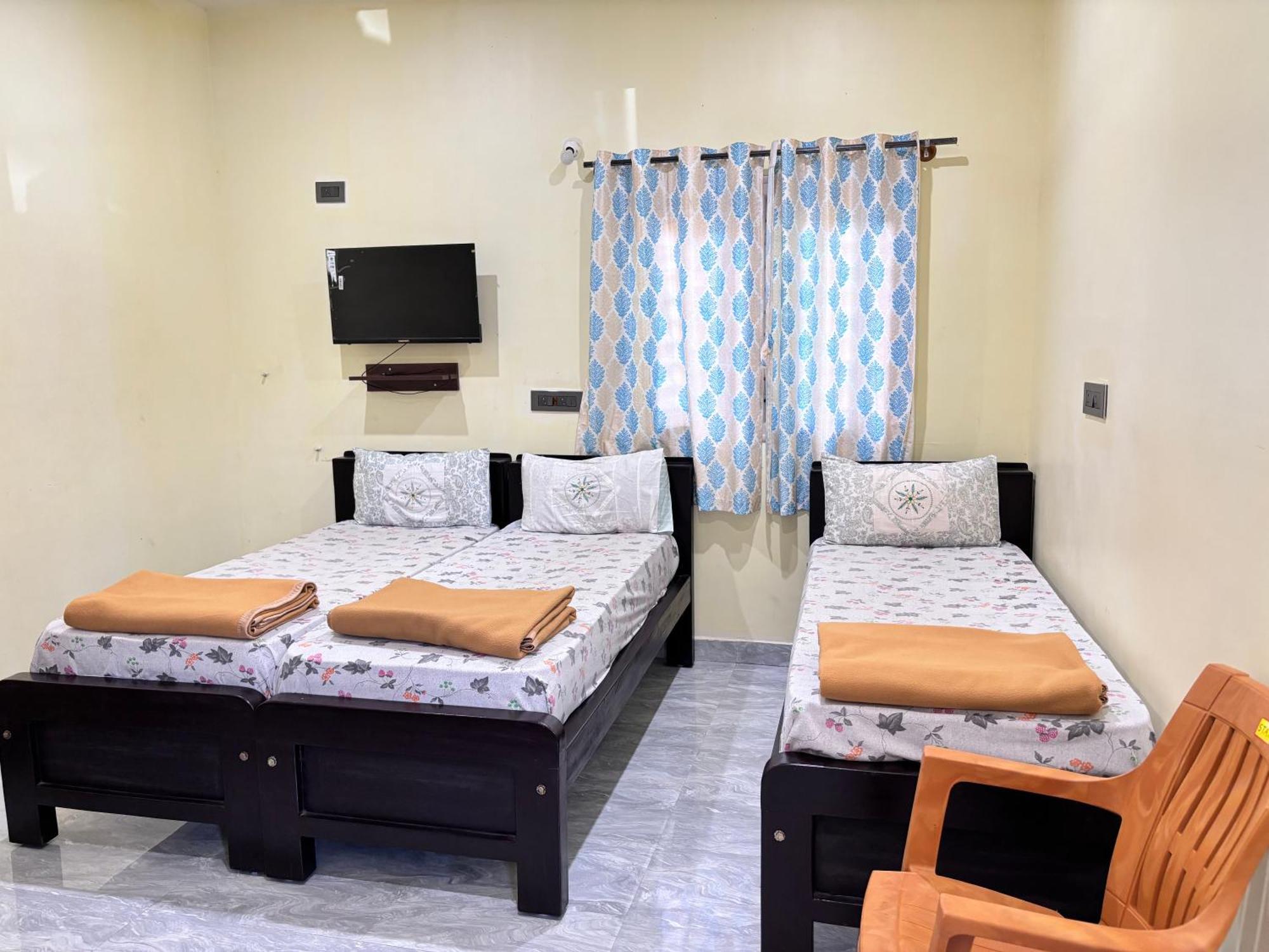 Chikmagalūr Sri Siri Lodge And Hotel מראה חיצוני תמונה