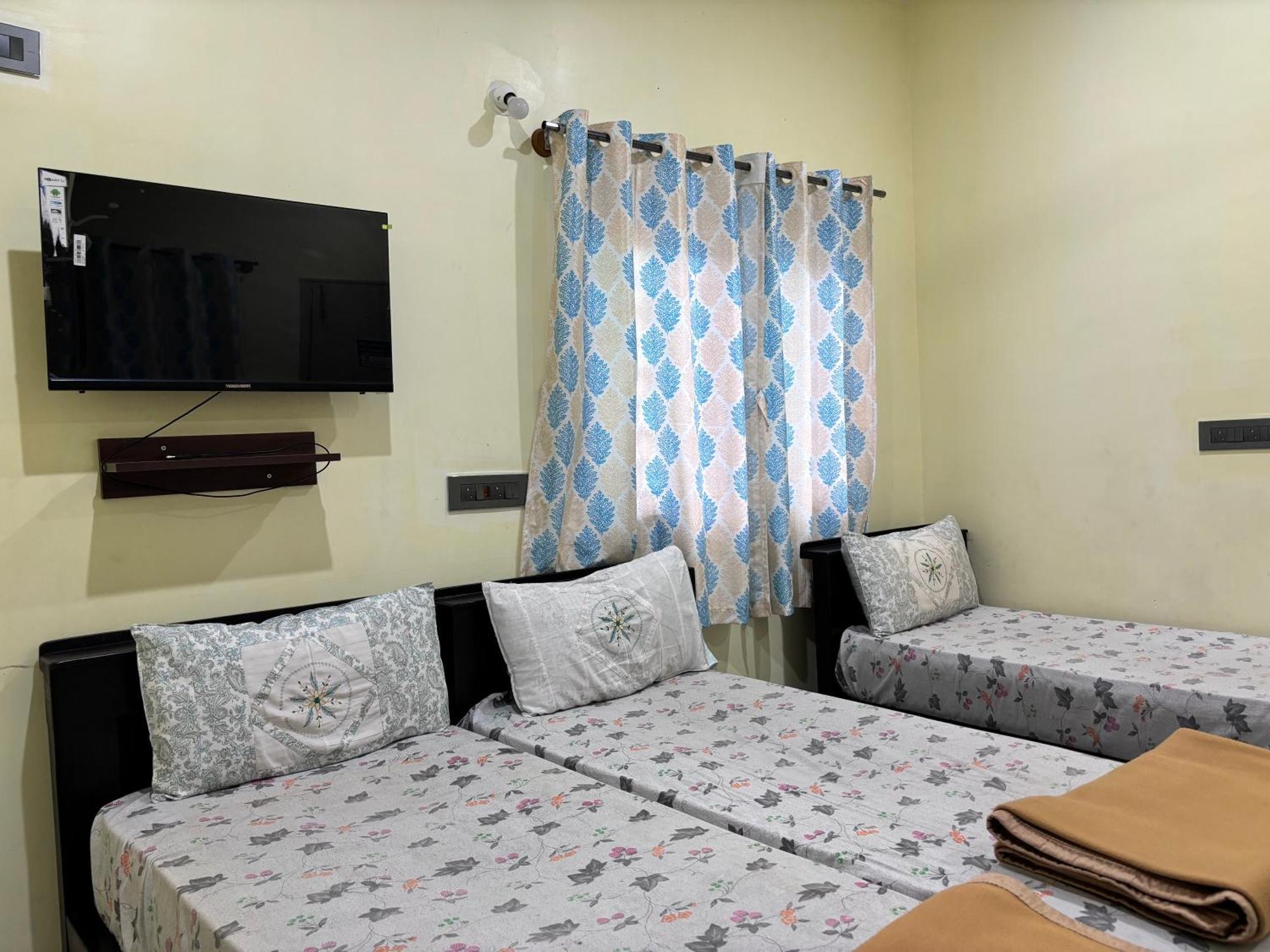 Chikmagalūr Sri Siri Lodge And Hotel מראה חיצוני תמונה
