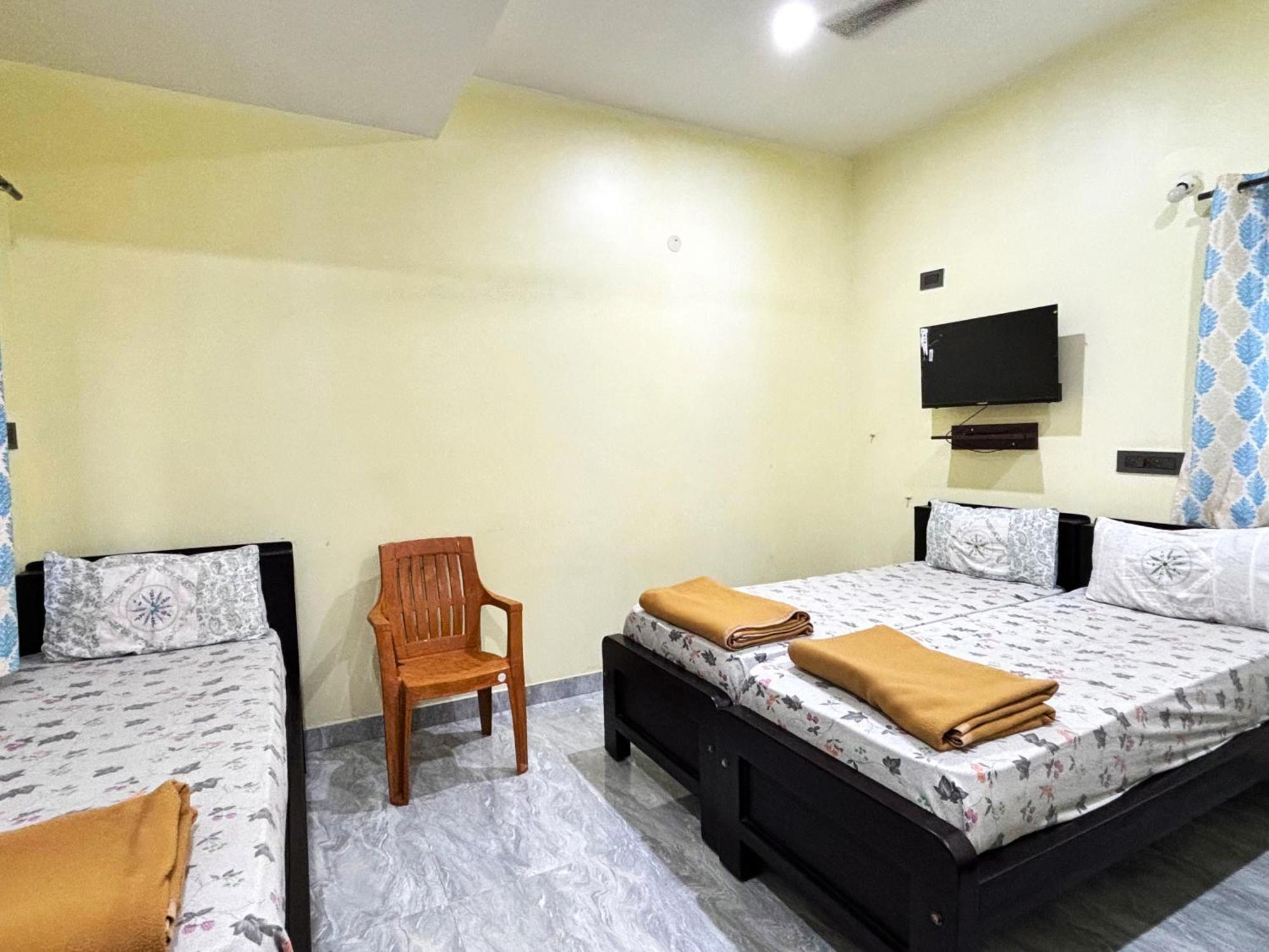 Chikmagalūr Sri Siri Lodge And Hotel מראה חיצוני תמונה