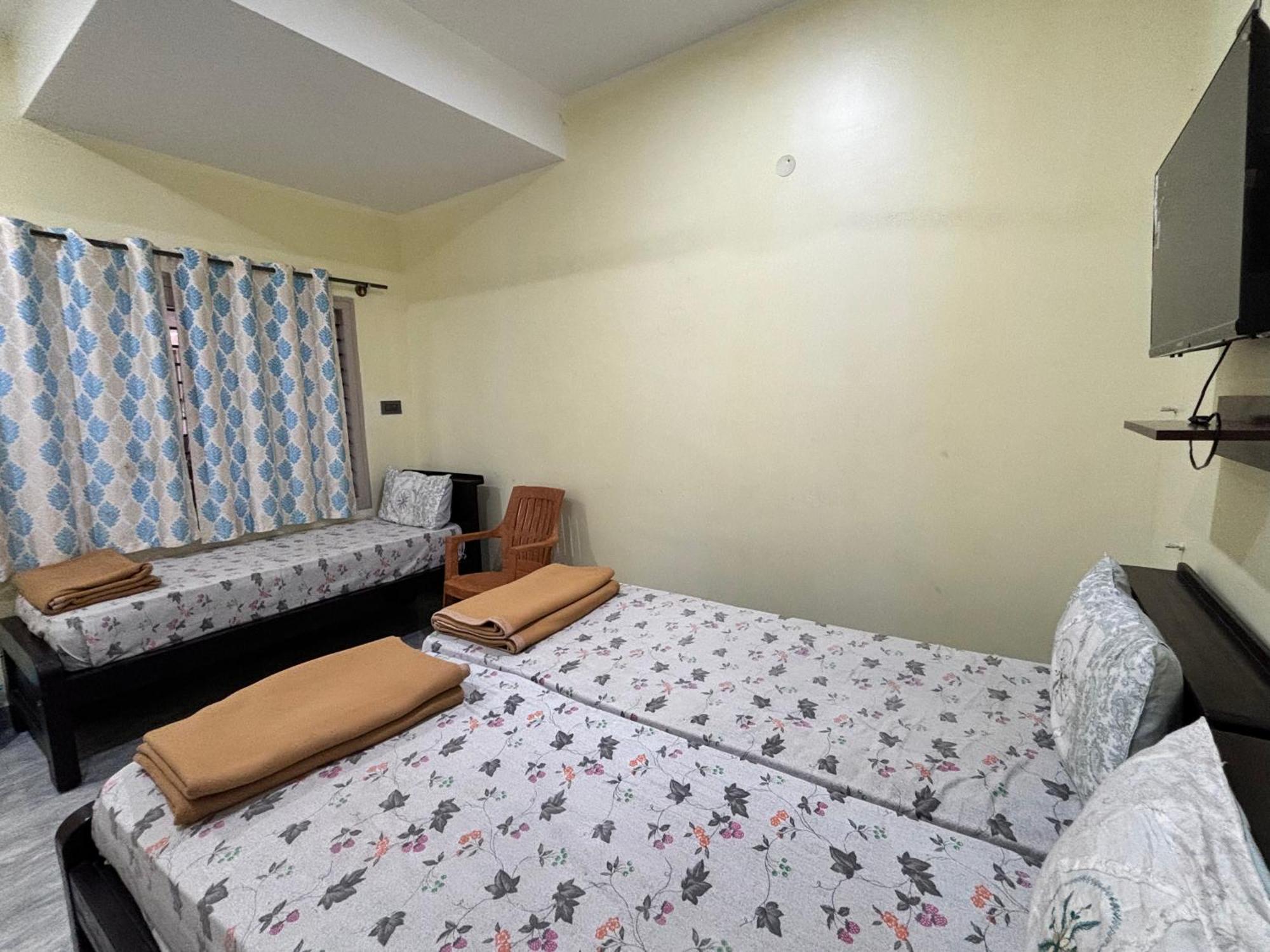 Chikmagalūr Sri Siri Lodge And Hotel מראה חיצוני תמונה