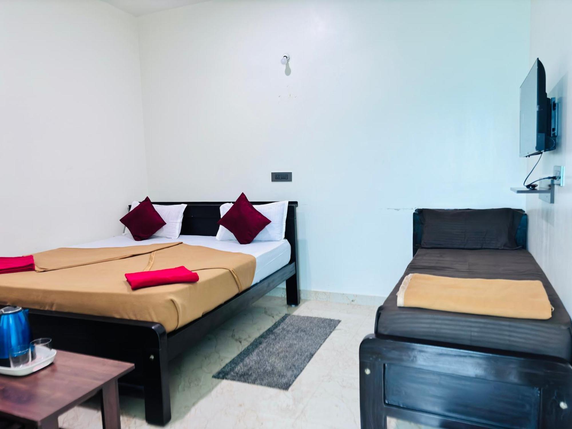 Chikmagalūr Sri Siri Lodge And Hotel מראה חיצוני תמונה