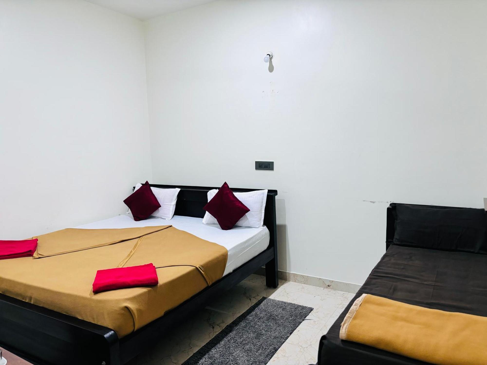 Chikmagalūr Sri Siri Lodge And Hotel מראה חיצוני תמונה