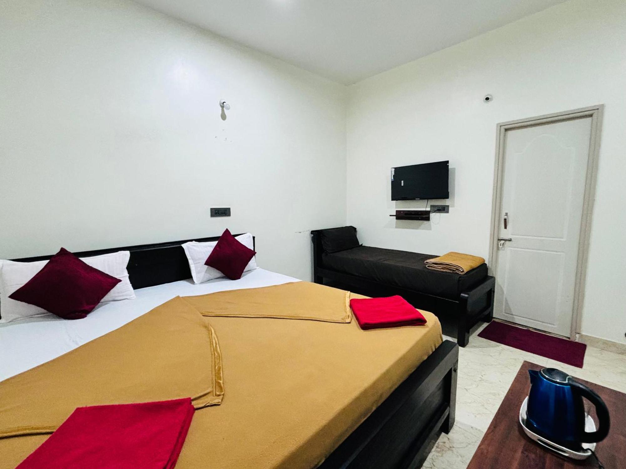 Chikmagalūr Sri Siri Lodge And Hotel מראה חיצוני תמונה