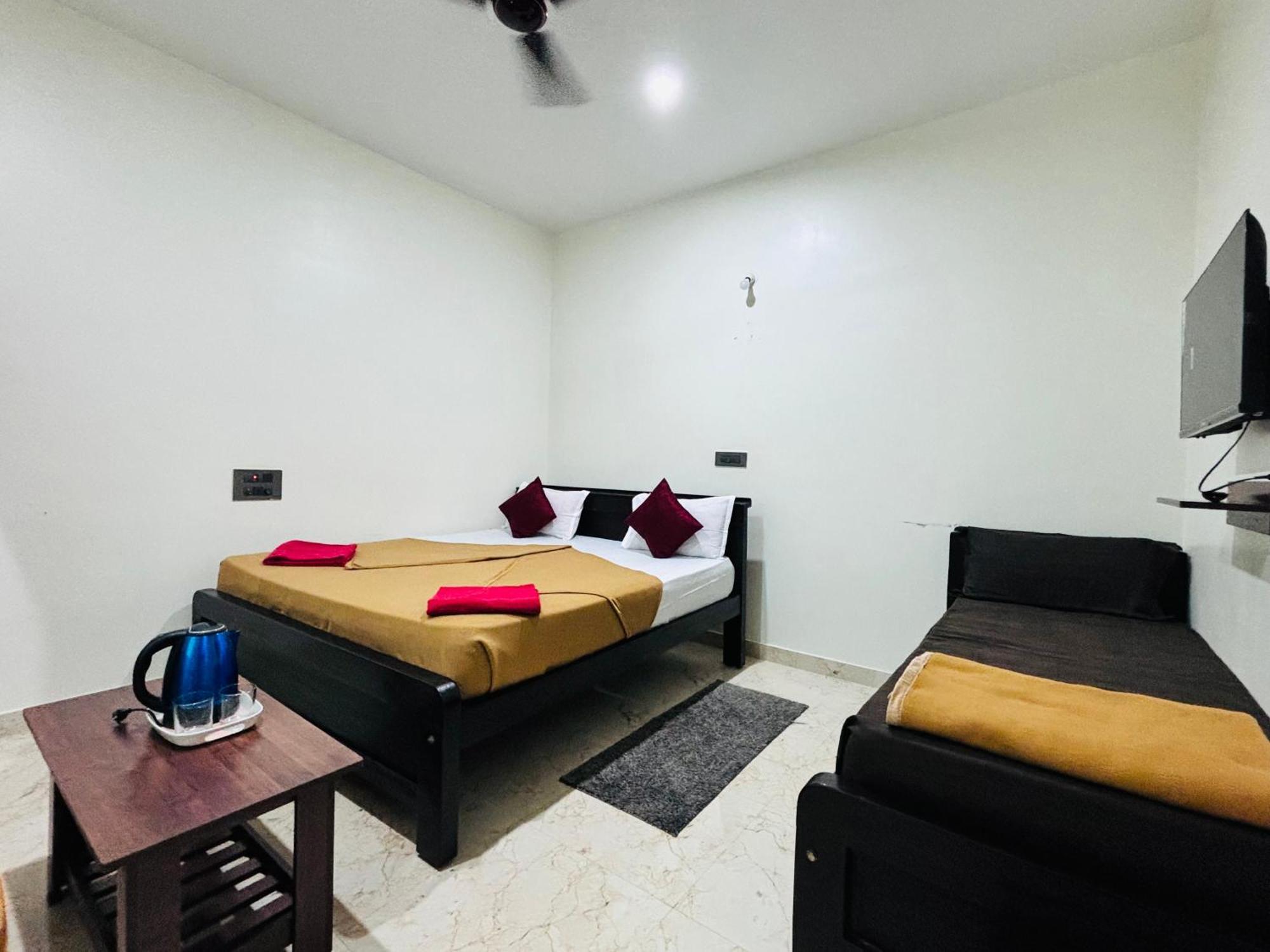 Chikmagalūr Sri Siri Lodge And Hotel מראה חיצוני תמונה