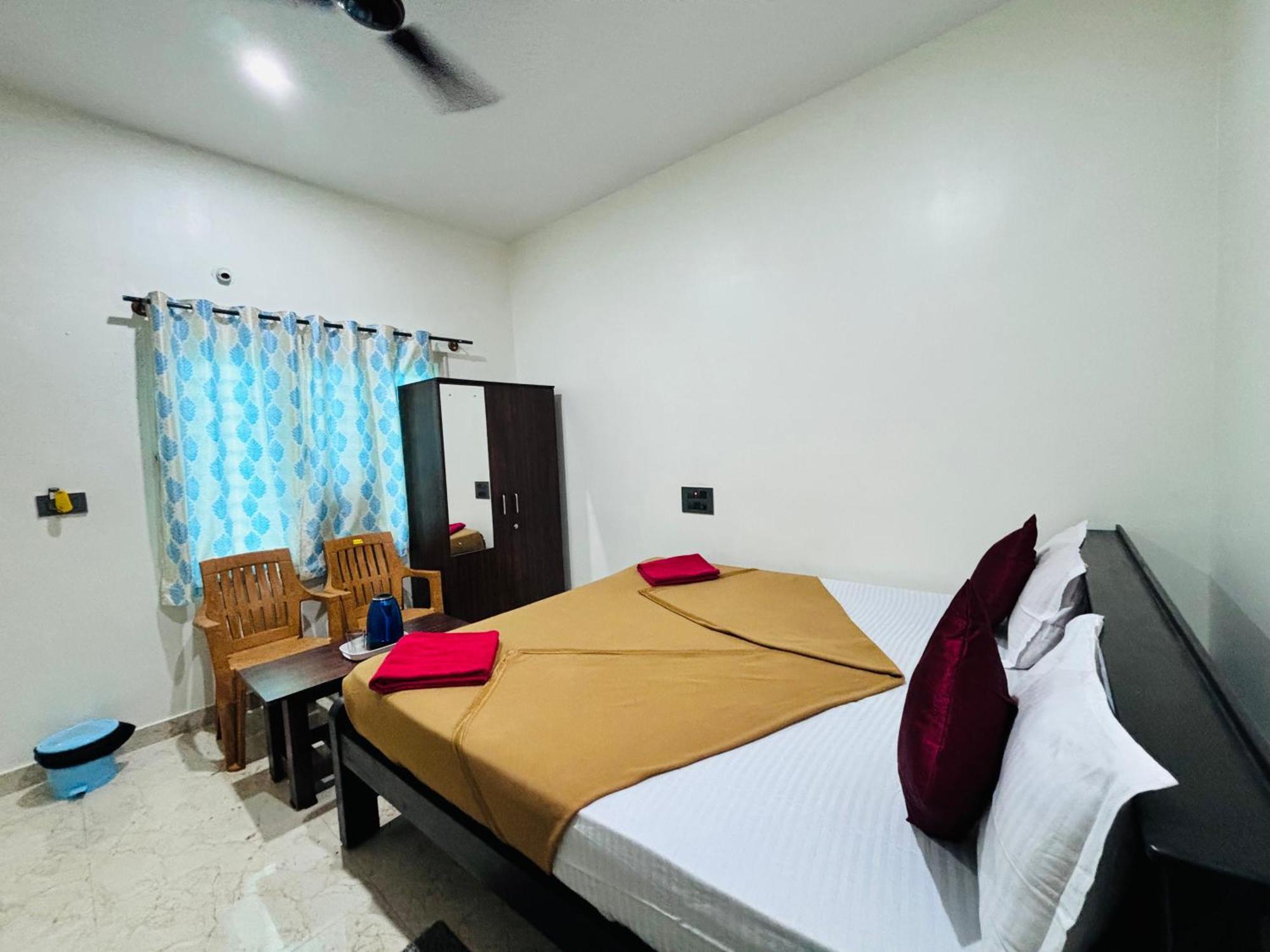 Chikmagalūr Sri Siri Lodge And Hotel מראה חיצוני תמונה
