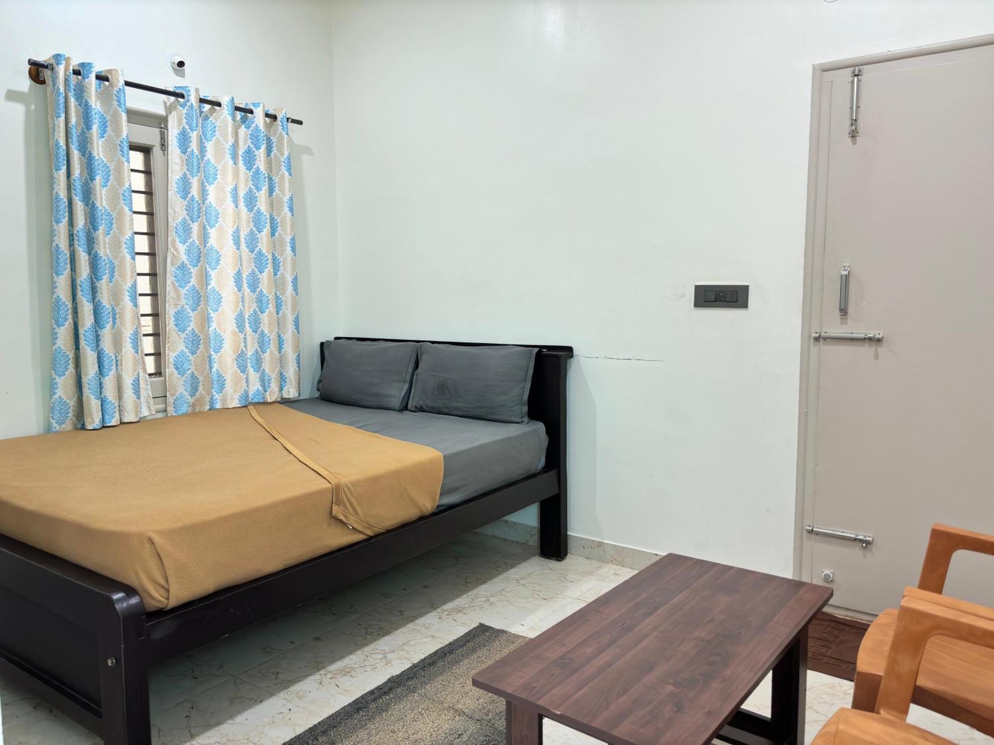 Chikmagalūr Sri Siri Lodge And Hotel מראה חיצוני תמונה