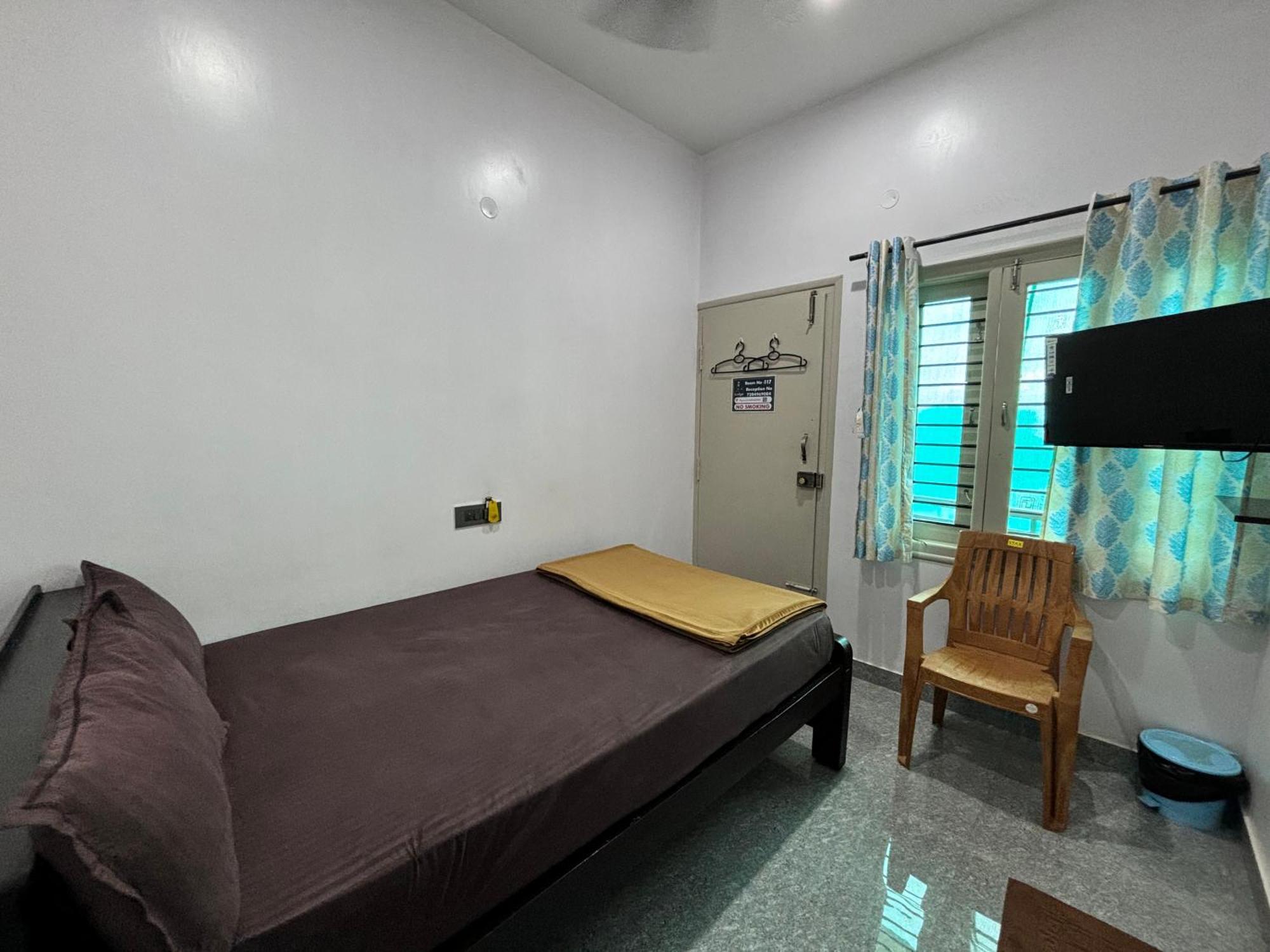Chikmagalūr Sri Siri Lodge And Hotel מראה חיצוני תמונה