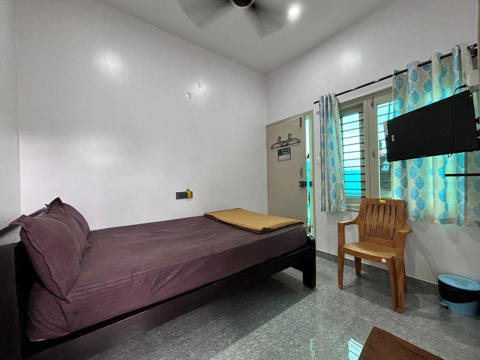 Chikmagalūr Sri Siri Lodge And Hotel מראה חיצוני תמונה