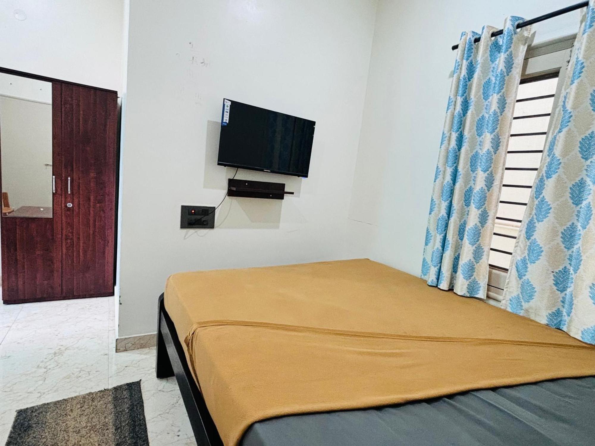 Chikmagalūr Sri Siri Lodge And Hotel מראה חיצוני תמונה