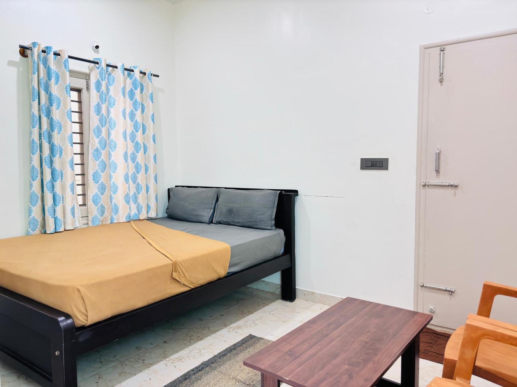 Chikmagalūr Sri Siri Lodge And Hotel מראה חיצוני תמונה