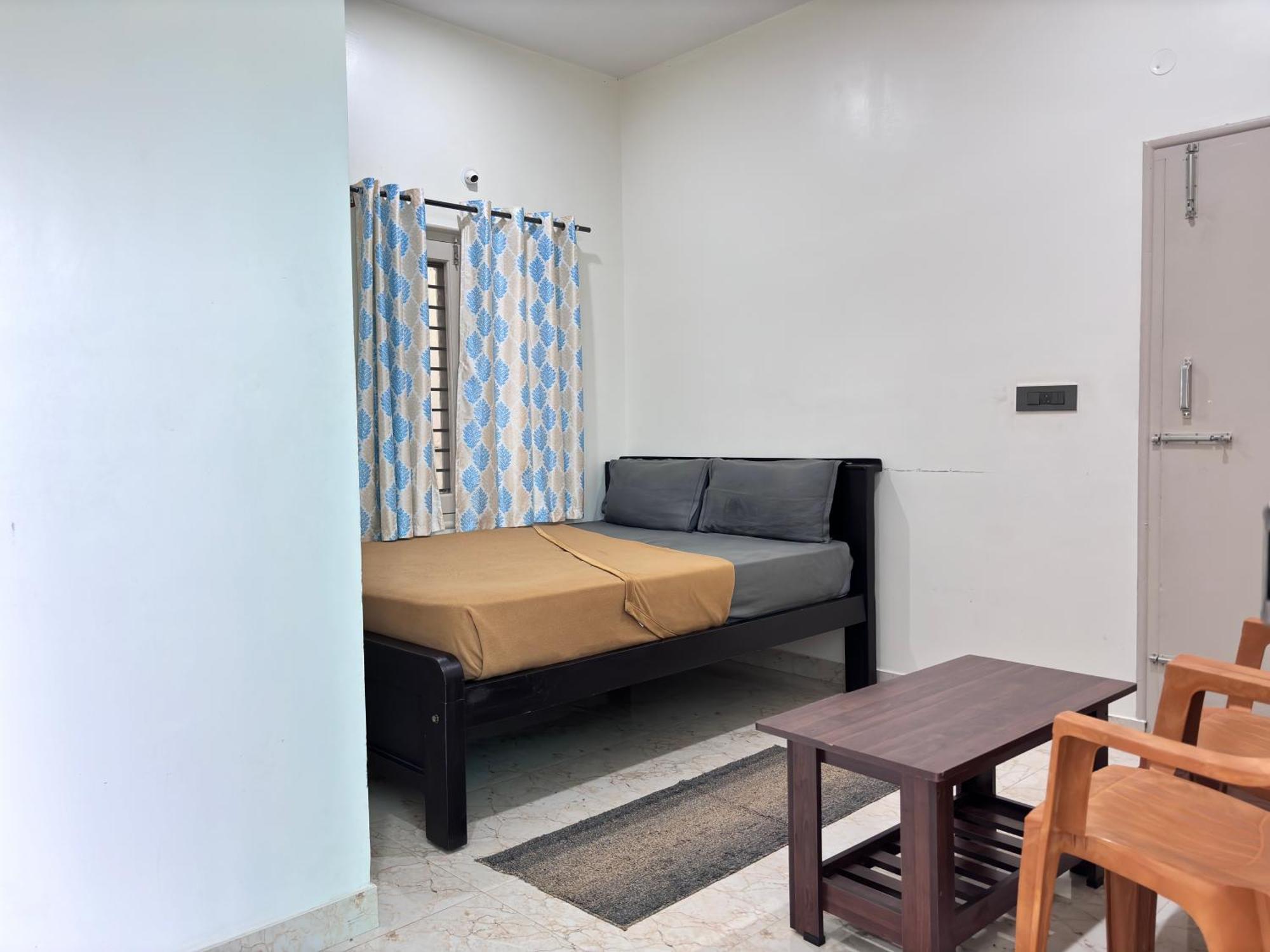 Chikmagalūr Sri Siri Lodge And Hotel מראה חיצוני תמונה